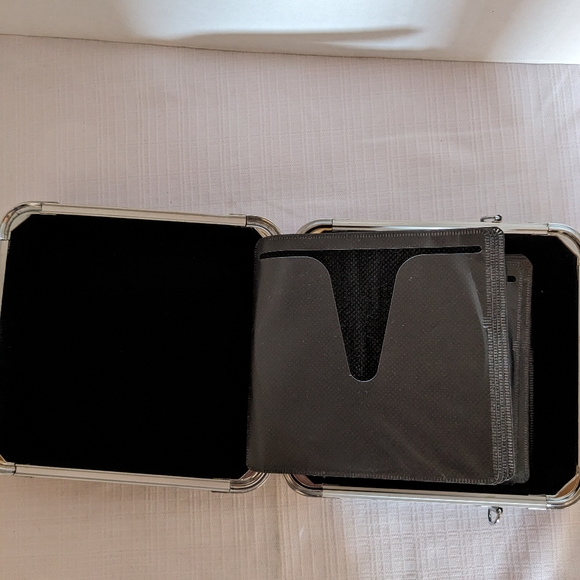 Vaultz case CD & DVD wallet holds 32 discs black  storage (no key) - Picture 2 of 9